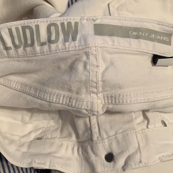 DKNY JEANS LUDLOW KNEE LENGTH BERMUDA SHORT WHITE - Picture 4 of 7